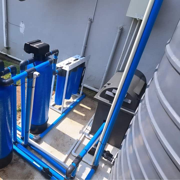 Water filtration filters and pressure gauge installation